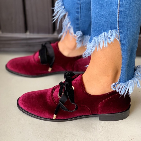 Big Eyelets Velvet Burgundy Boyfriend Oxford - Picture 4 of 8